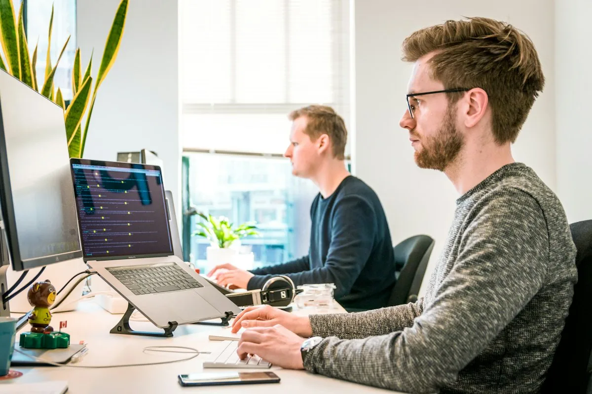 Be Tech Secure consultant working with an in-house IT lead